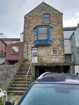 5 bed property, in Dark Street, £275,000