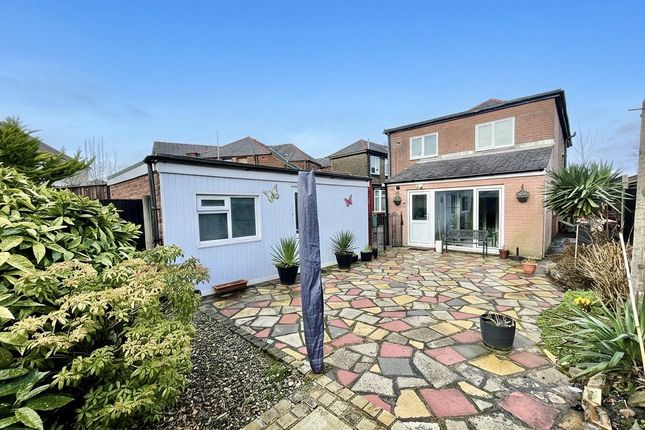 3 bed property, in Holme Slack Lane, £285,000