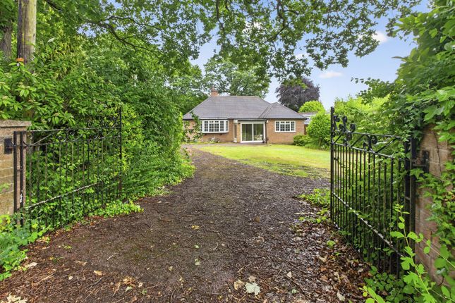2 bed property, in Lindhurst Lane, £395,000