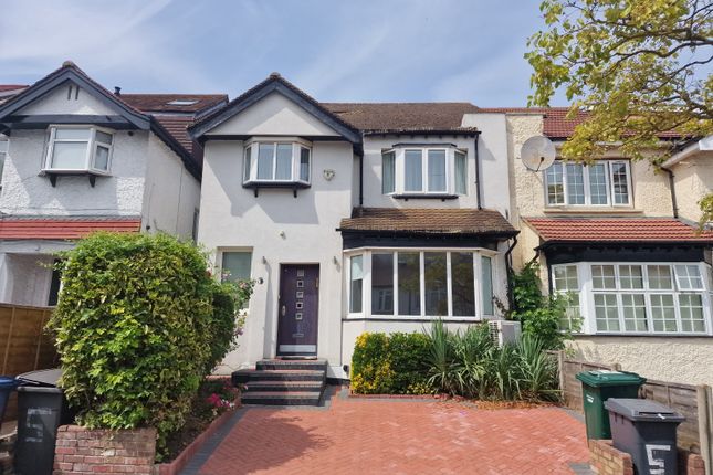 5 bed property, in West Avenue NW4, £1,400,000