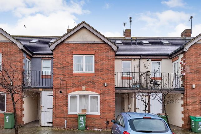 3 bed property, in Regency Mews, £70,000