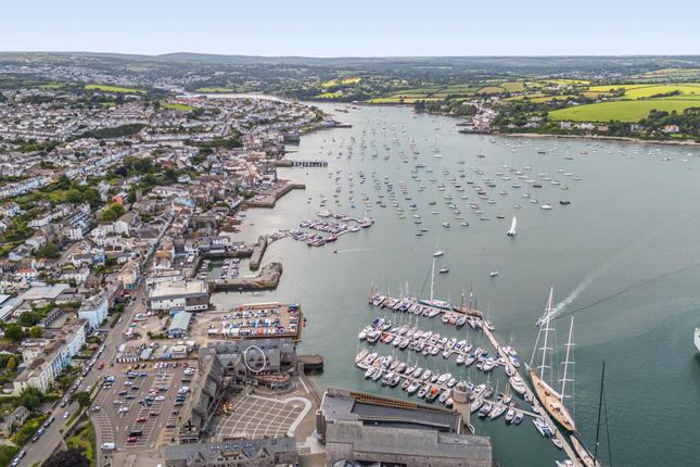 3 bed property, in Discovery Quay, £525,000