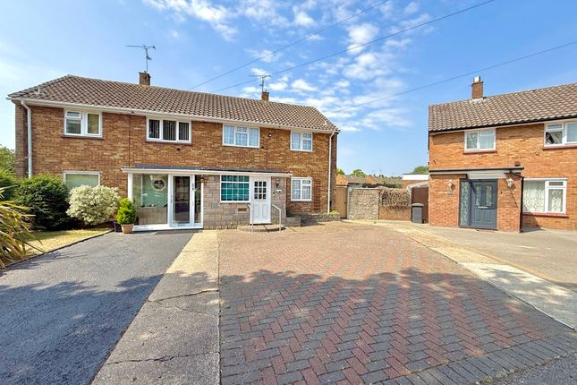3 bed property, in Amhurst Road, £325,000