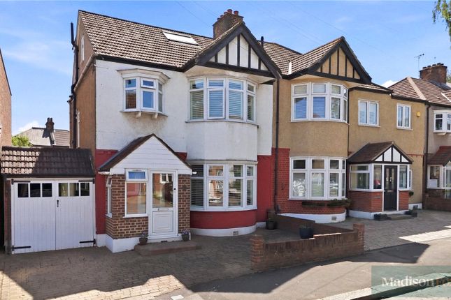 4 bed property, in Elmhurst Drive, £950,000