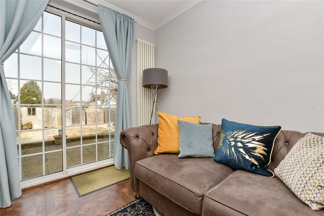 3 bed property, in Fairhaven Avenue, £500,000