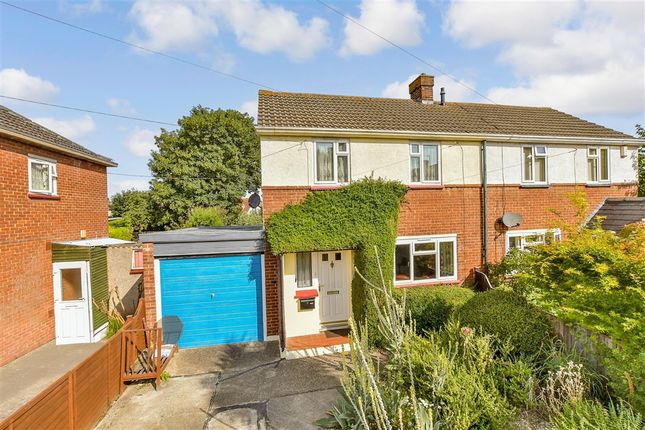 2 bed property, in Lion Field, £290,000