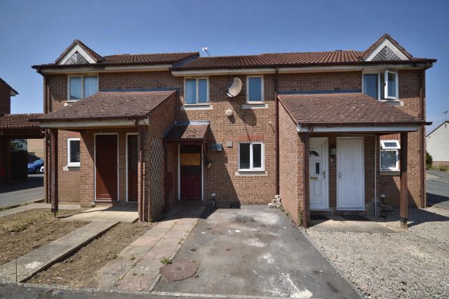 2 bed property, in Redding Close, £104,000