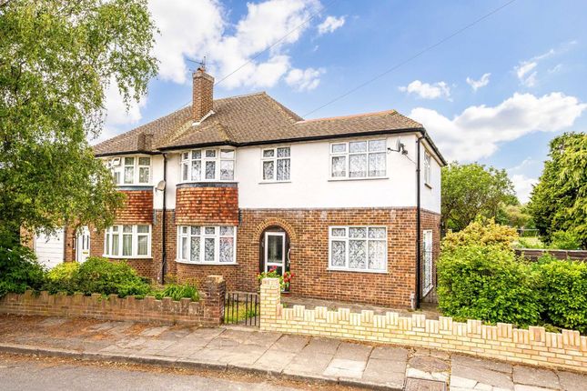 4 bed property, in Southfields Avenue, £600,000