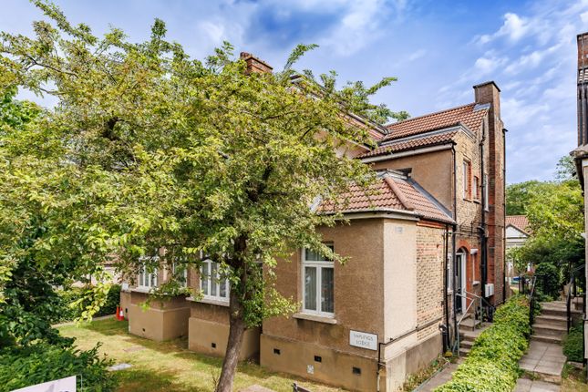 1 bed property, in Montalt Road, £250,000
