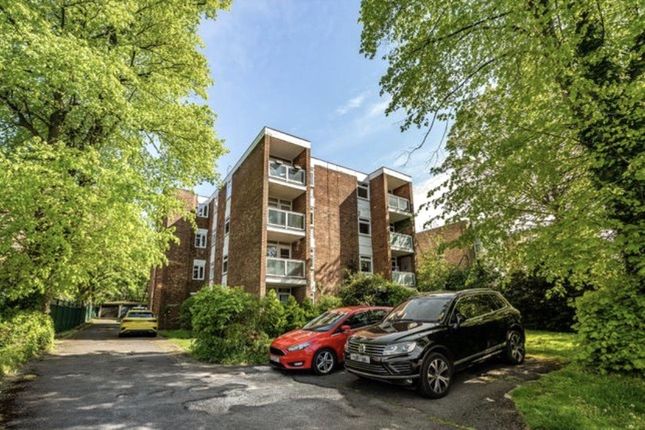 2 bed property, in Albemarle Road, £300,000