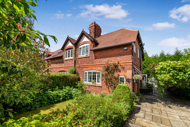 2 bed property, in Rawstorne Road, £475,000