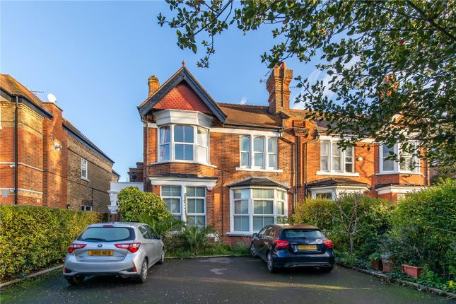2 bed property, in Uxbridge Road, £475,000