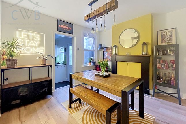2 bed property, in Malling Road, £270,000