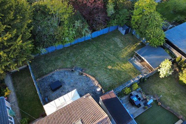 3 bed property, in Ellingham Close, £500,000