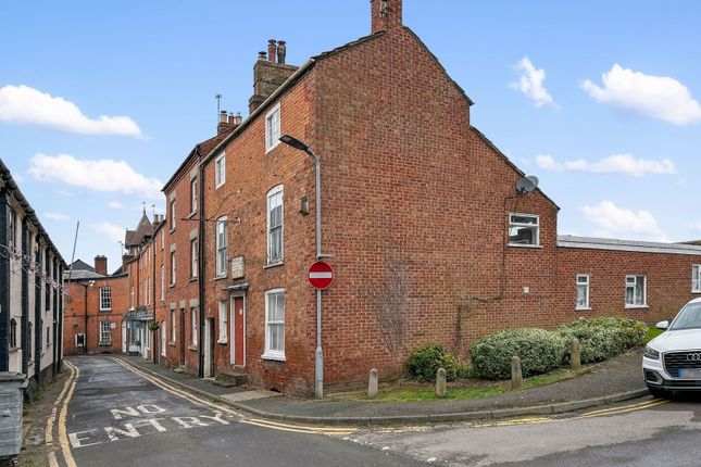 5 bed property, in Church Street, £425,000