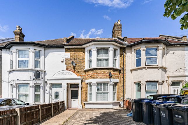 2 bed property, in Bensham Manor Road, £375,000