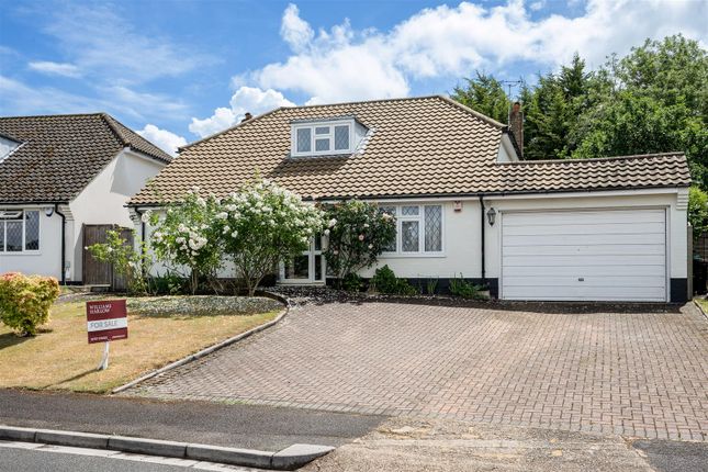 3 bed property, in Shelley Close, £825,000