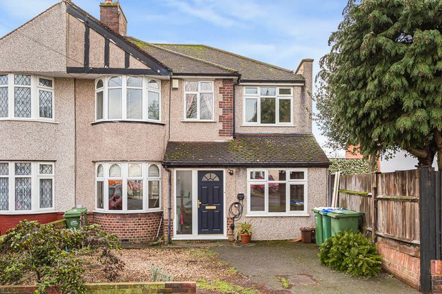5 bed property, in Sherwood Park Avenue, £550,000