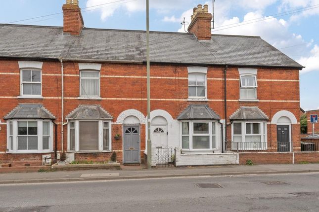 2 bed property, in Reading Road, £450,000
