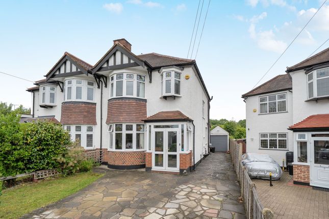 3 bed property, in Roundwood Close, £750,000
