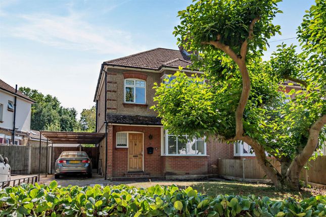 3 bed property, in Sandling Lane, £425,000
