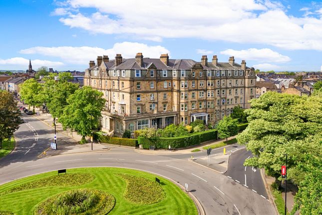 3 bed property, in York Place, £415,000