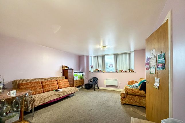 2 bed property, in Castle Court, £99,950