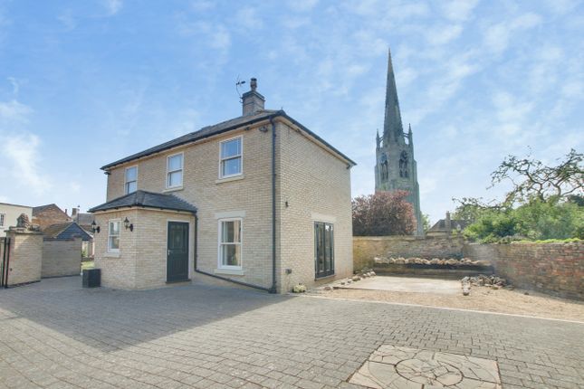 3 bed property, in Market Place, £325,000