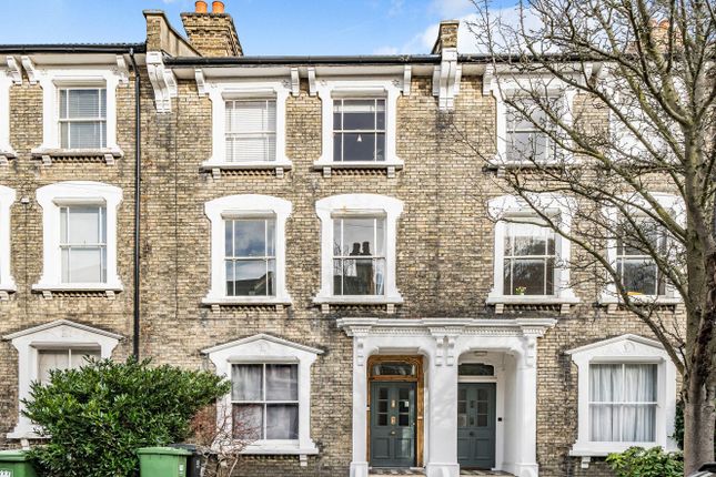 2 bed property, in Quentin Road, £370,000