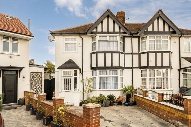 3 bed property, in Lucy Crescent, £750,000