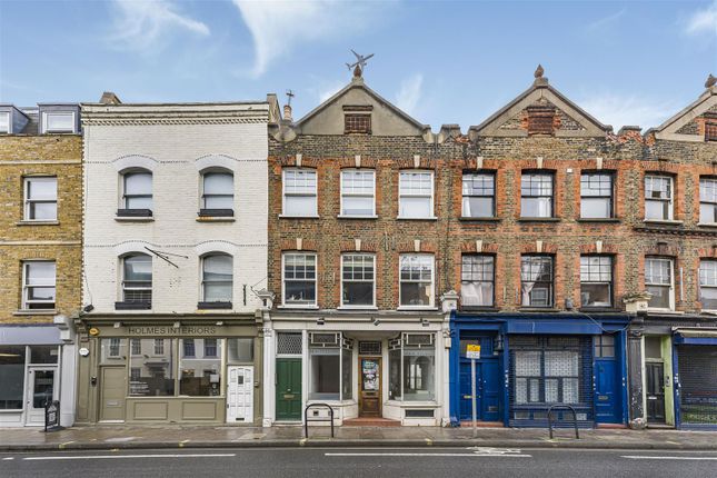 1 bed property, in New King's Road, £220,000