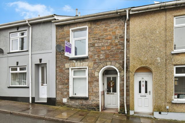 2 bed property, in George Street, £130,000