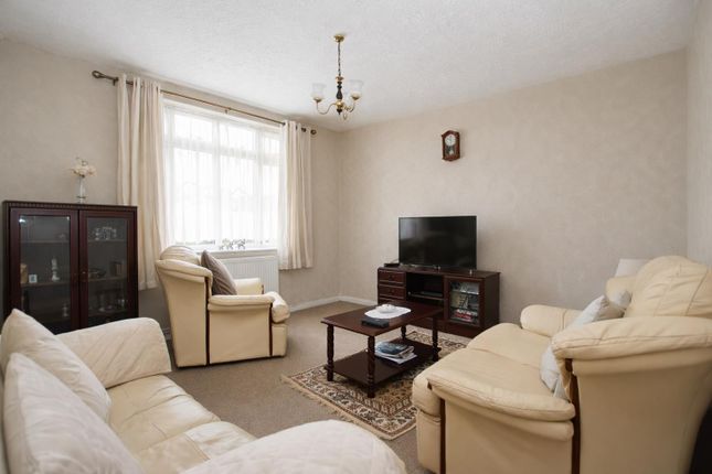 2 bed property, in Dacre Gardens, £425,000