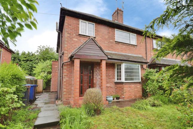 3 bed property, in Kingsbridge Avenue, £200,000