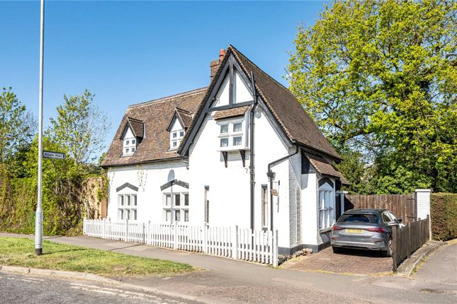 2 bed property, in Allum Lane, £550,000