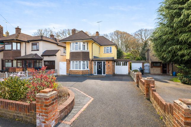 3 bed property, in Cosgrove Avenue, £865,000