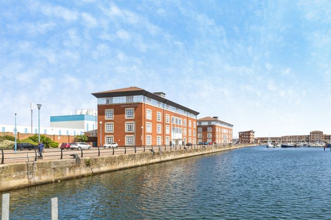 1 bed property, in Harbour Walk, £57,500