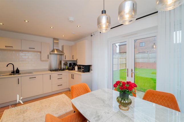 3 bed property, in Bridleway Close, £295,000