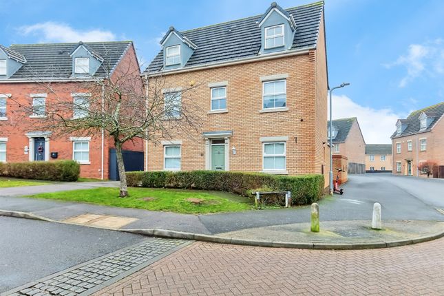 4 bed property, in Wren Close, £250,000