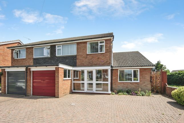3 bed property, in High Street, £300,000