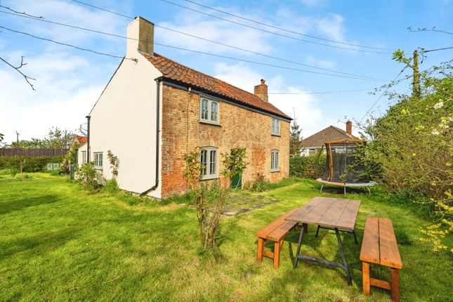 3 bed property, in Pack Lane, £400,000