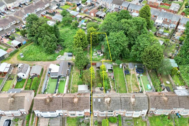 4 bed property, in Wyken Croft, £260,000