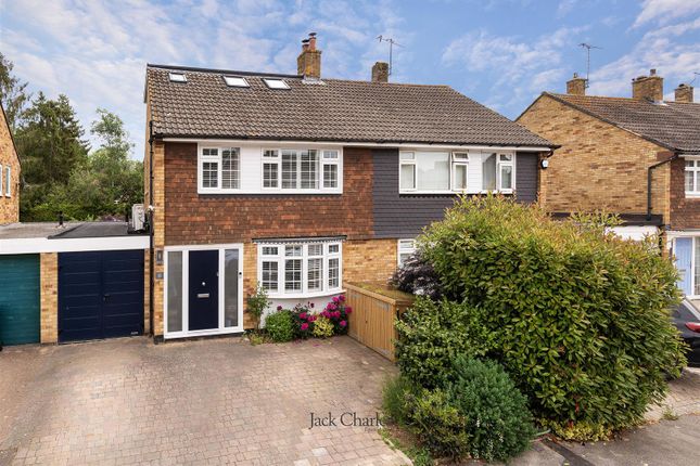 5 bed property, in Ashden Walk, £735,000