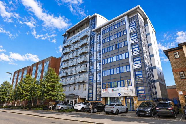 1 bed property, in Western Road, £220,000
