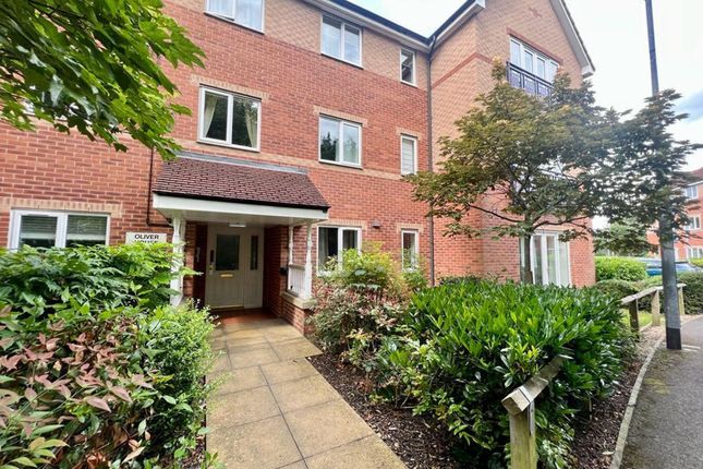 2 bed property, in Oliver House, £125,000