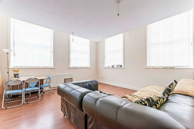 2 bed property, in Oakhouse Park, £40,000