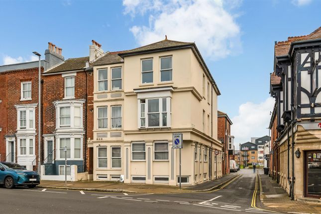 4 bed property, in Hampshire Terrace, £190,000