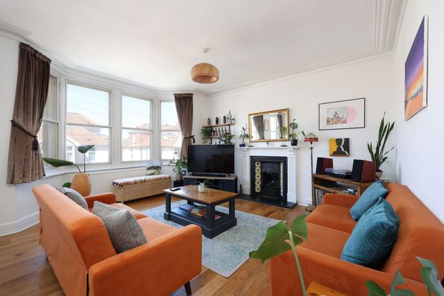 3 bed property, in Balmoral Road, £450,000
