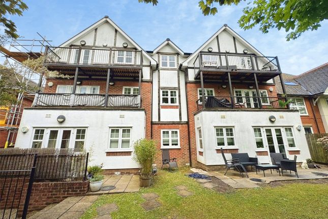 2 bed property, in West Wycombe Road, £200,000