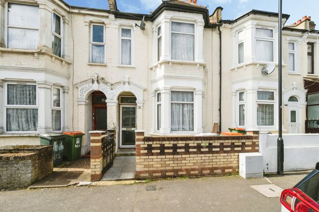 3 bed property, in Bartle Avenue, £490,000
